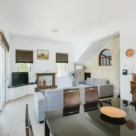 Villa Chrysanthemum 3 Bedroom Pafos