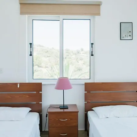 Chrysanthemum 3 Bedroom 빌라 파포스